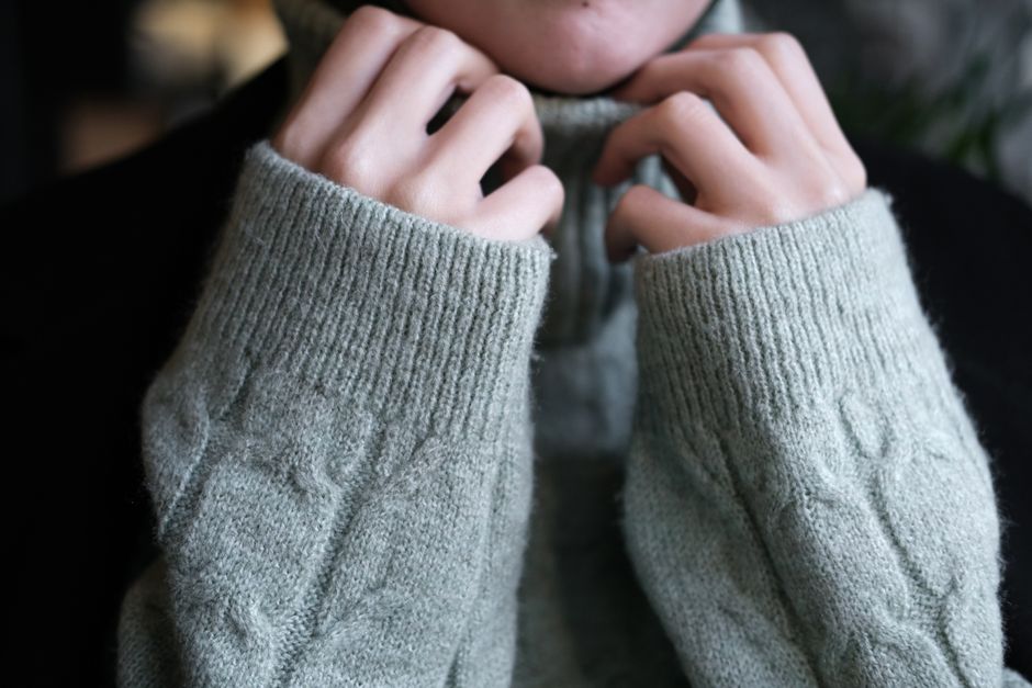 Winter Scarf Guide: Fabrics, Lengths, and Tie Methods